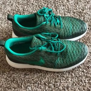 Women Size 7 Nike Roshe Runs